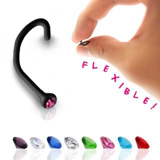 Zahnutý piercing do nosa z čierneho bioflexu